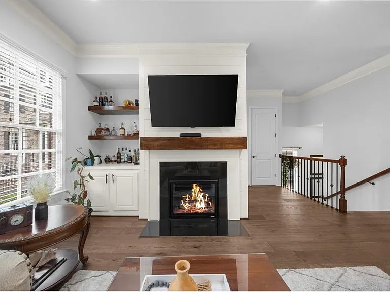 410 Rose Garden Ln — Photo 11