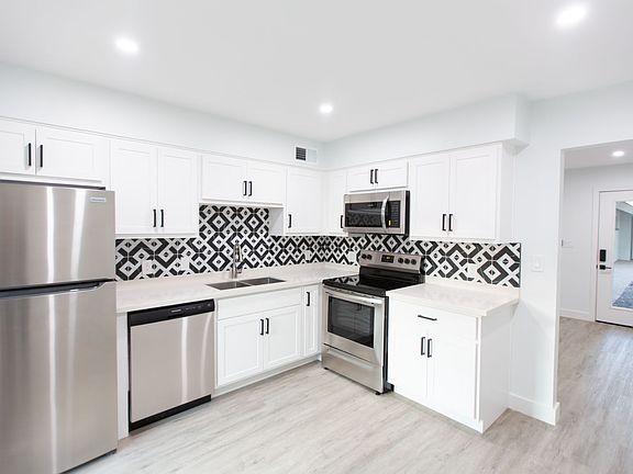 3rd image of 2302 N 29th St APT 05