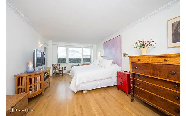 Sold by Douglas Elliman | media 8