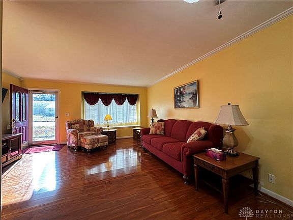 4th image of 218 Smalley Blvd