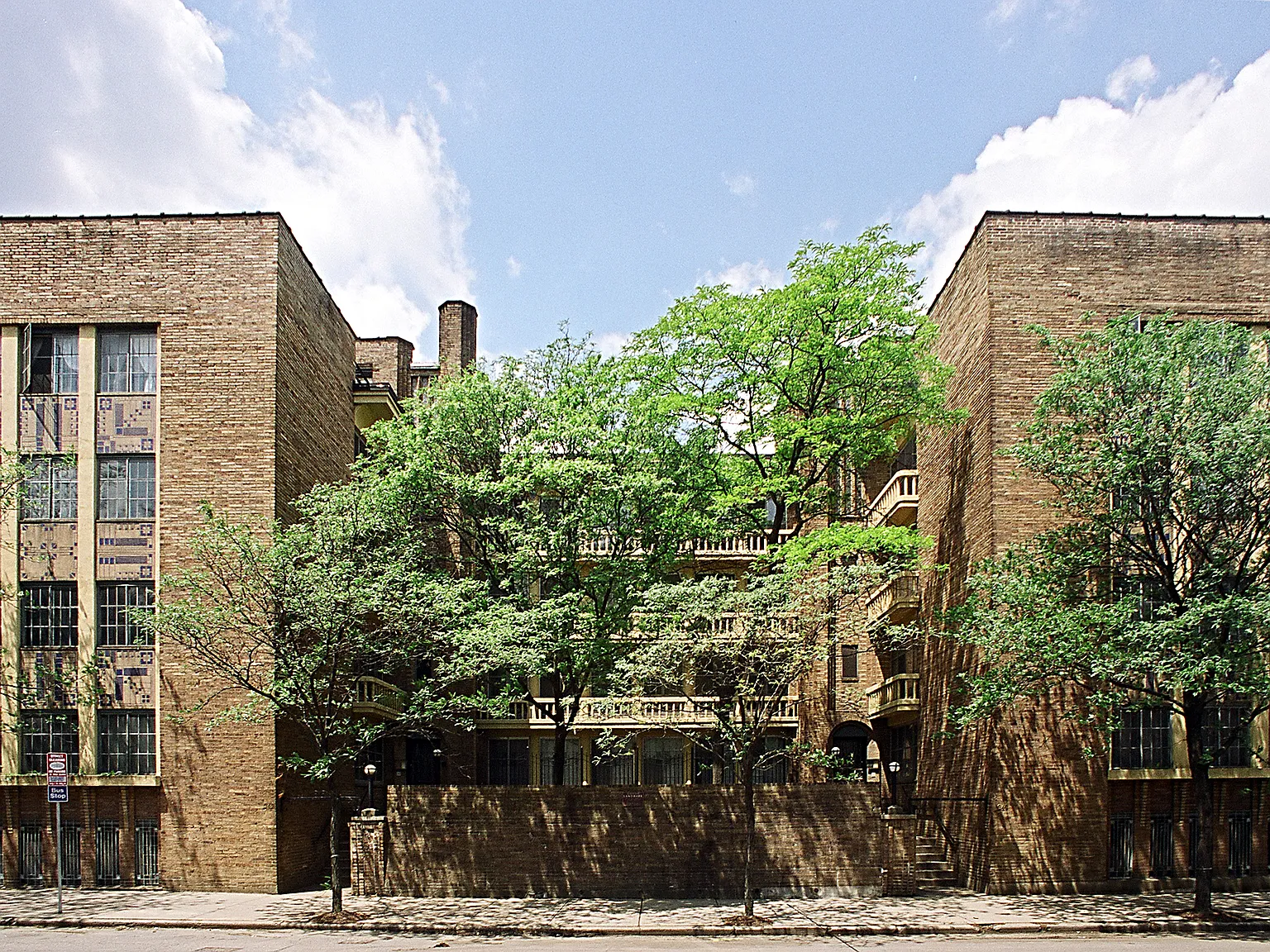 Highland Towers — Photo 1