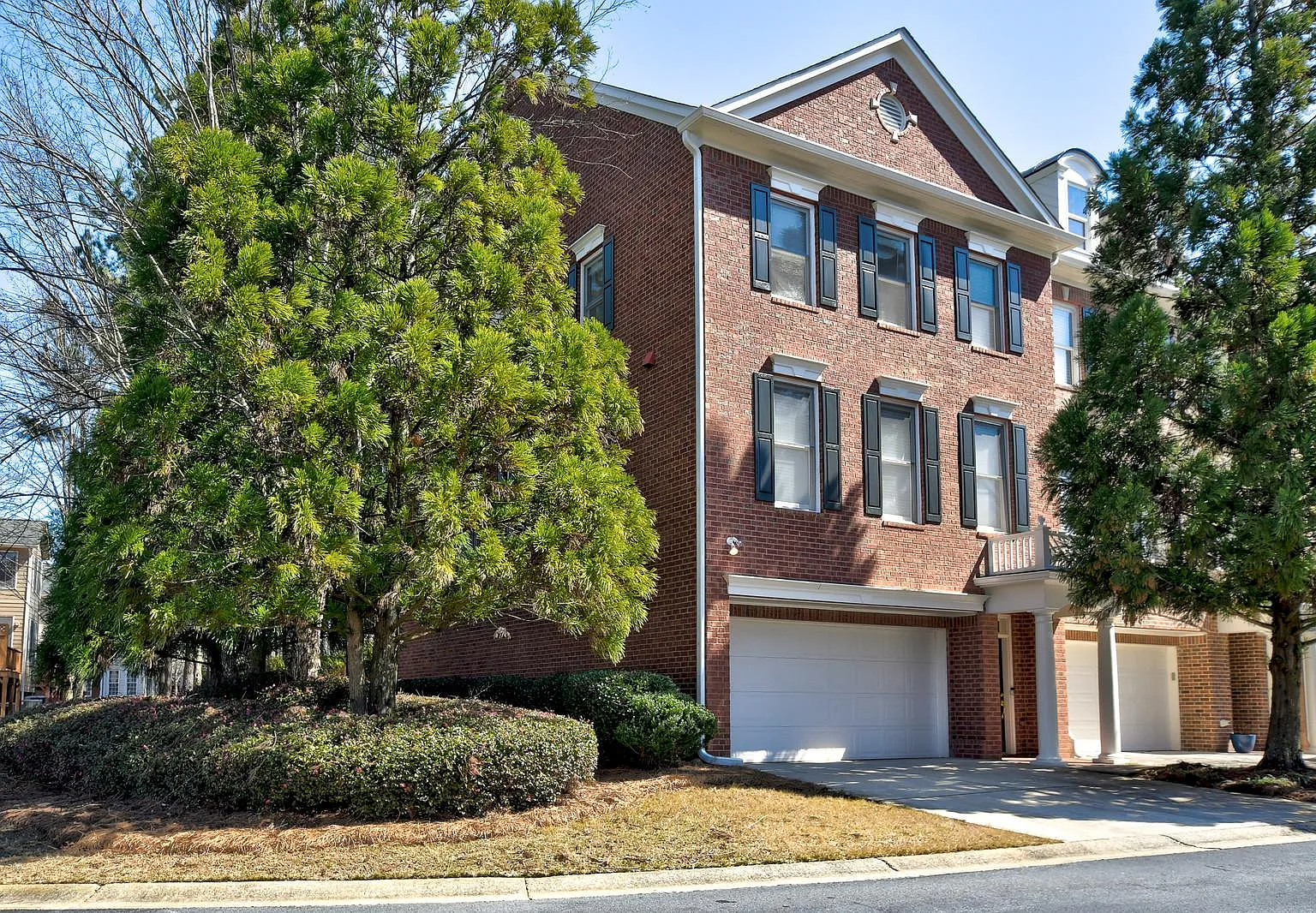 4 bed, 3.5 bath, 2350 sqft, $2,799 — Photo 2
