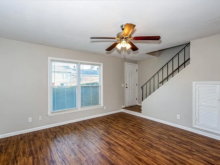 2201 Walden Dr — Photo 14