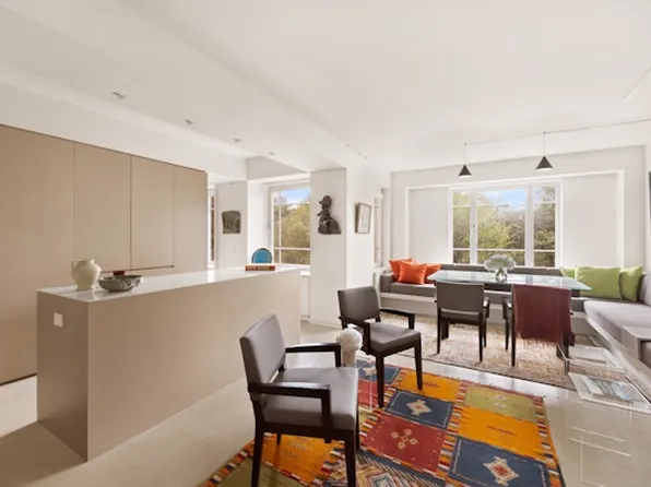 880 5th Avenue image 4 of 12