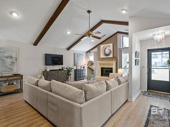 4th image of 4 Cardinal Cir