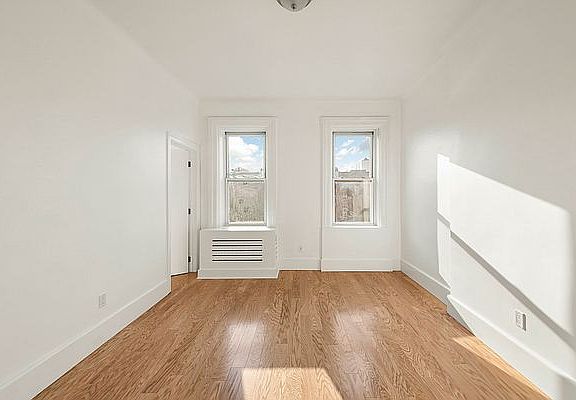 2nd image of 615 Vanderbilt Ave #3
