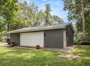 58301 Oakwood Dr, Three Rivers, MI 49093