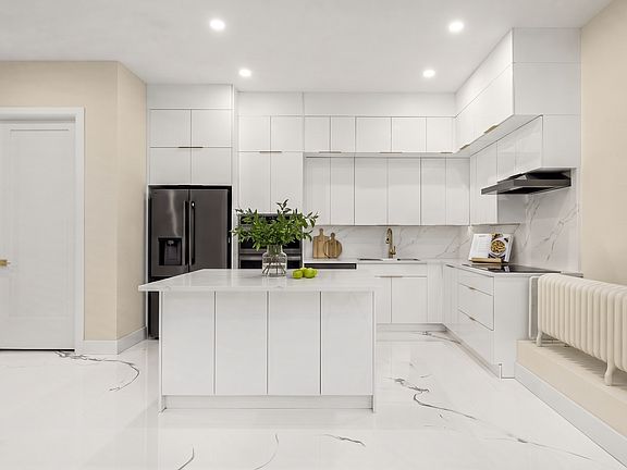 3rd image of 252 W 30th St APT 4B