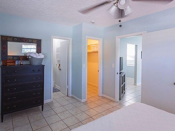 3rd image of 922 Coquina Ln #4