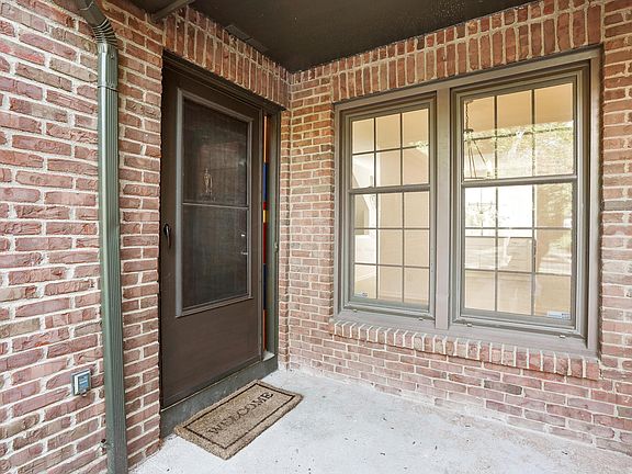 2nd image of 6686 Willow Grove Ln