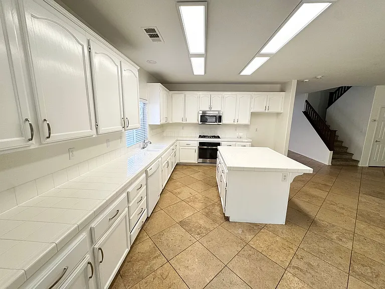 4132 Grandview Dr — Photo 11