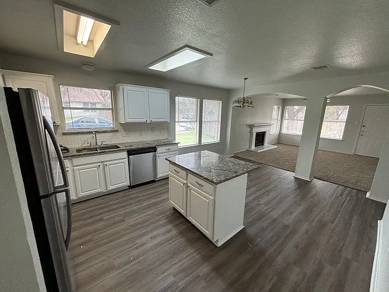 8616 Devine Ln — Photo 5