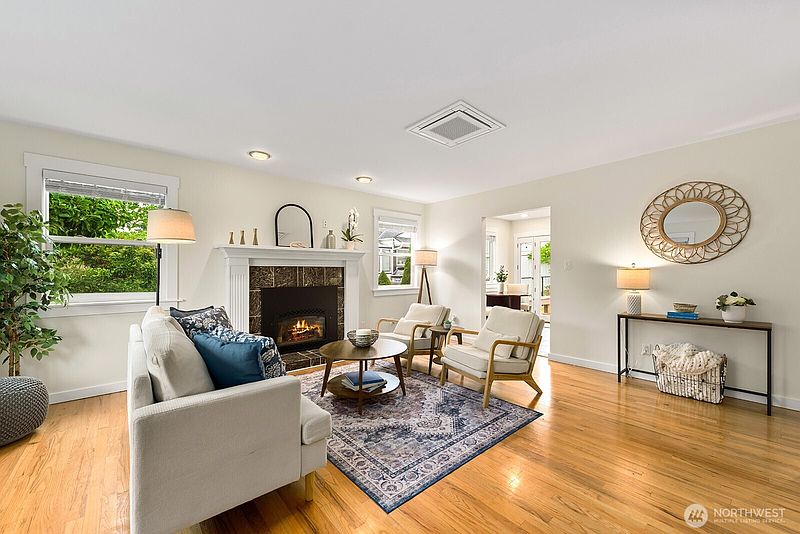 4th image of 16026 16th Avenue SW