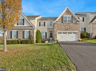 2045 Pleasant Valley Dr, Lansdale, PA 19446