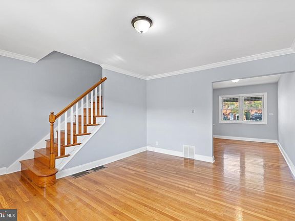 4th image of 3721 Schleicher Ave