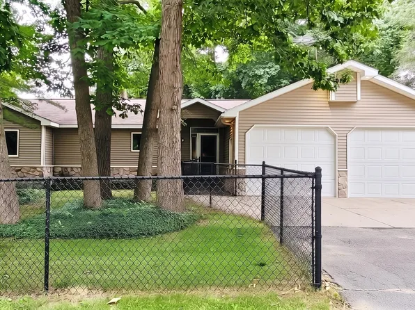 4864 Westshire Dr NW, Comstock Park, MI 49321