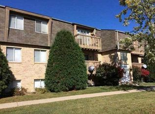2390 Bicentennial Ave APT 10, Crest Hill, IL 60403