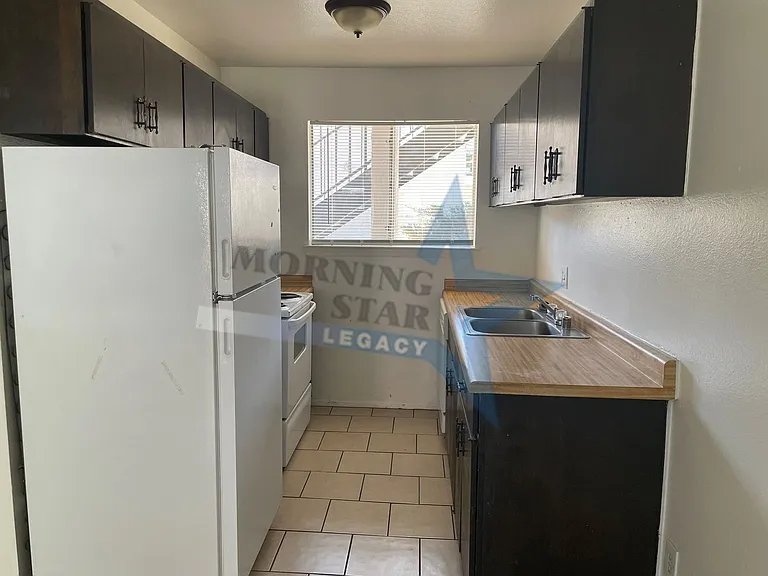 Puerta Del Sol Apartments — Photo 6