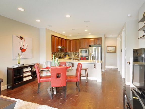 5th image of 1081 E Duane Ave