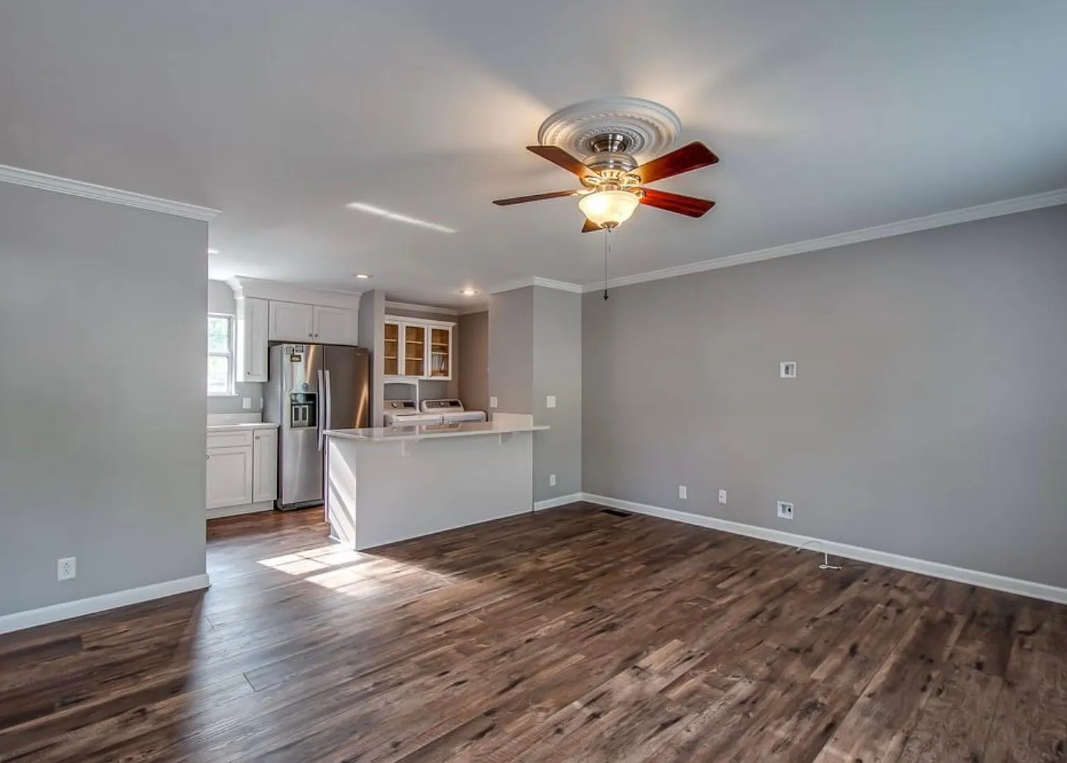 415 Granbury St — Photo 2