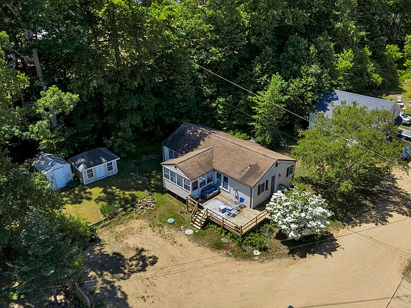 3rd image of 6 Roberts Park Rd