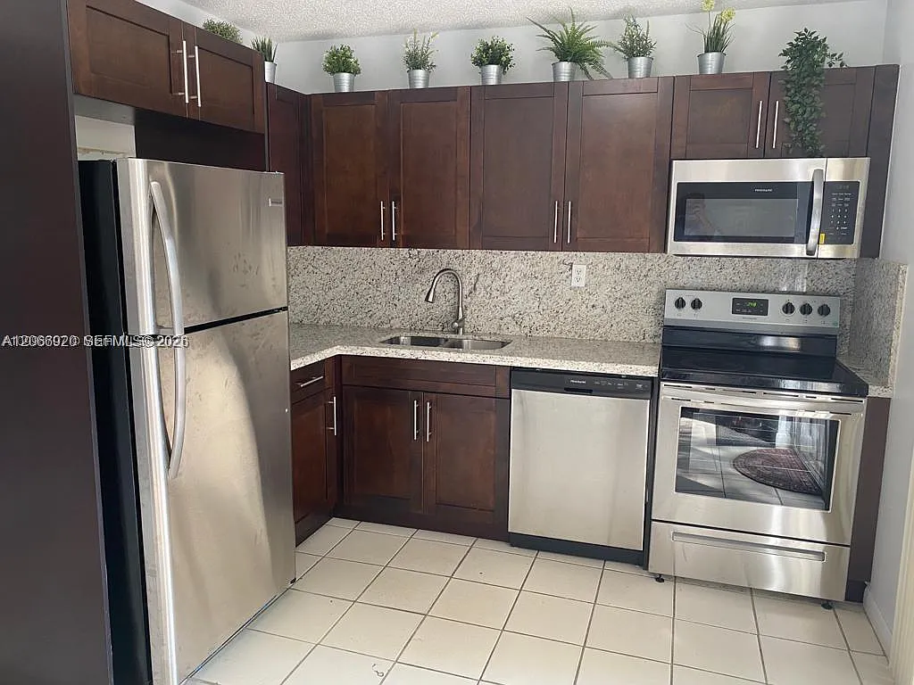 Mira Villas Condo — Photo 2