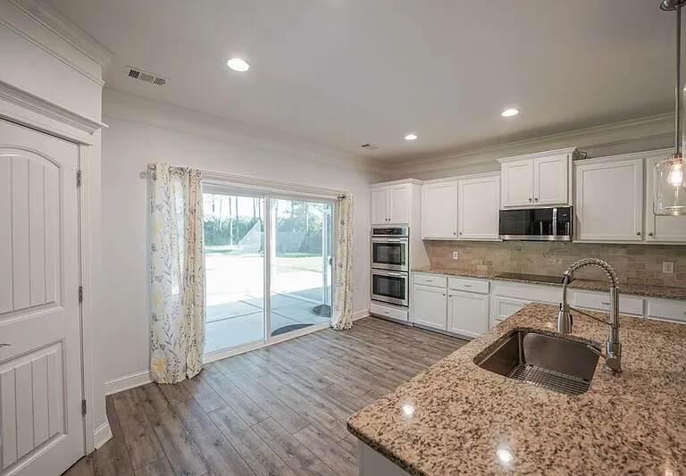 425 Wicklow Dr — Photo 11