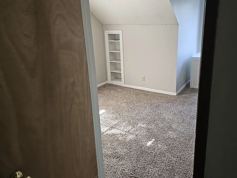 348 S College St — Photo 5