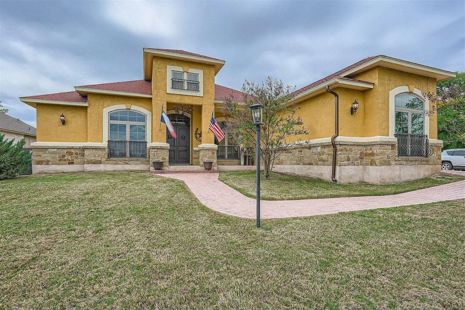 4 bed, 3.5 bath, 3600 sqft, $4,200 — Photo 3