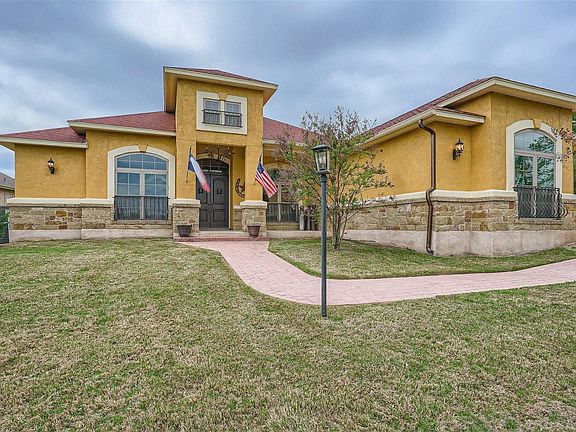 3rd image of 15207 Nightingale Ln