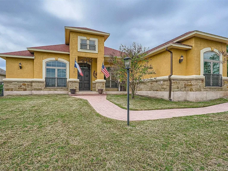 15207 Nightingale Ln — Photo 3