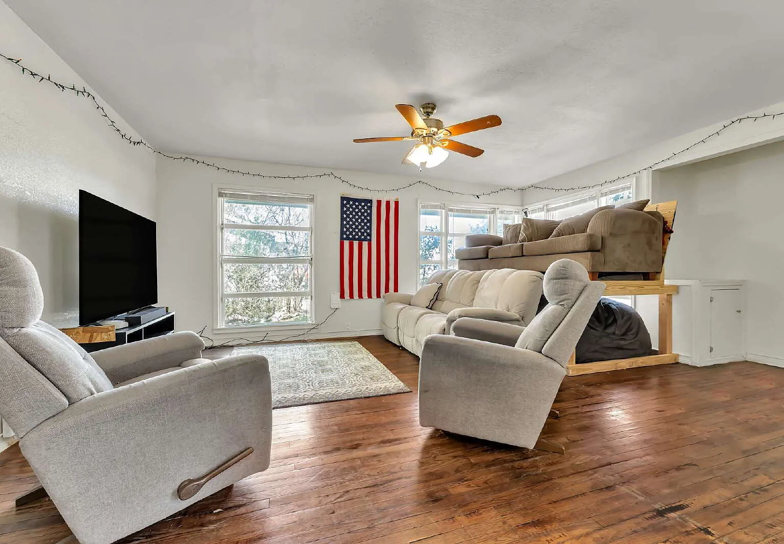 5 bed, 3.0 bath, 2001 sqft, $2,750 — Photo 3
