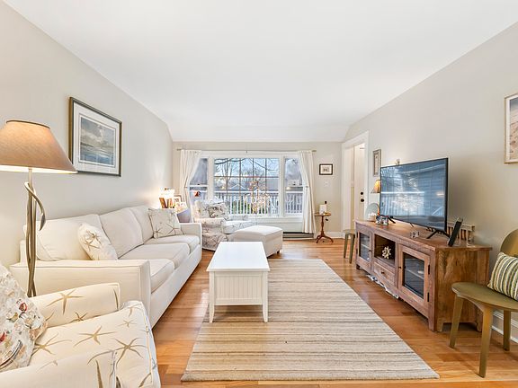 5th image of 589 York Street #6