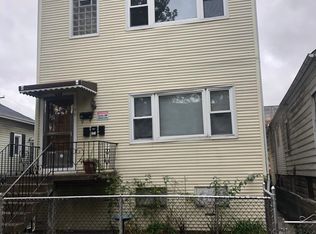 458 N Artesian Ave #2-R, Chicago, IL 60612