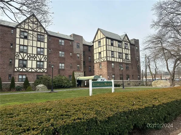 120 Stonelea Place #2L, New Rochelle, NY 10801