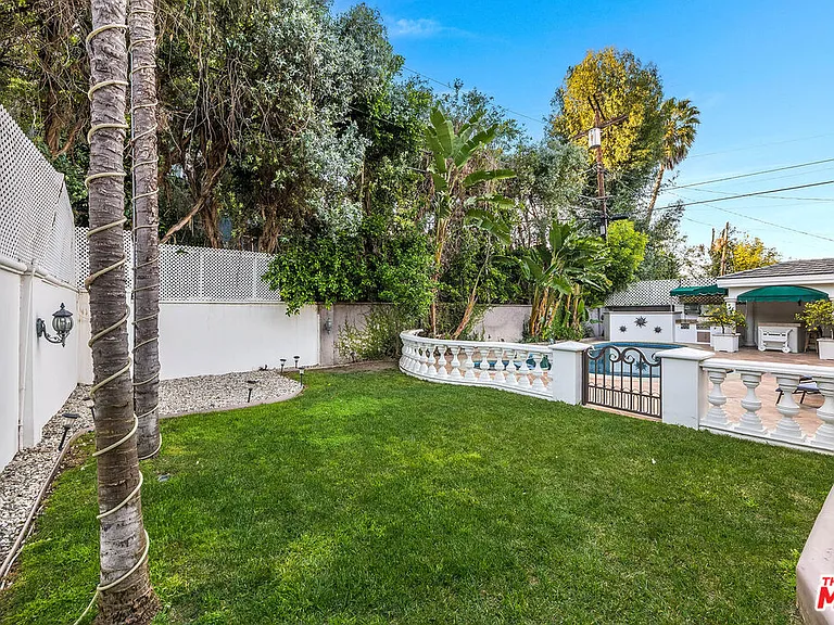 4063 Benedict Canyon Dr — Photo 31