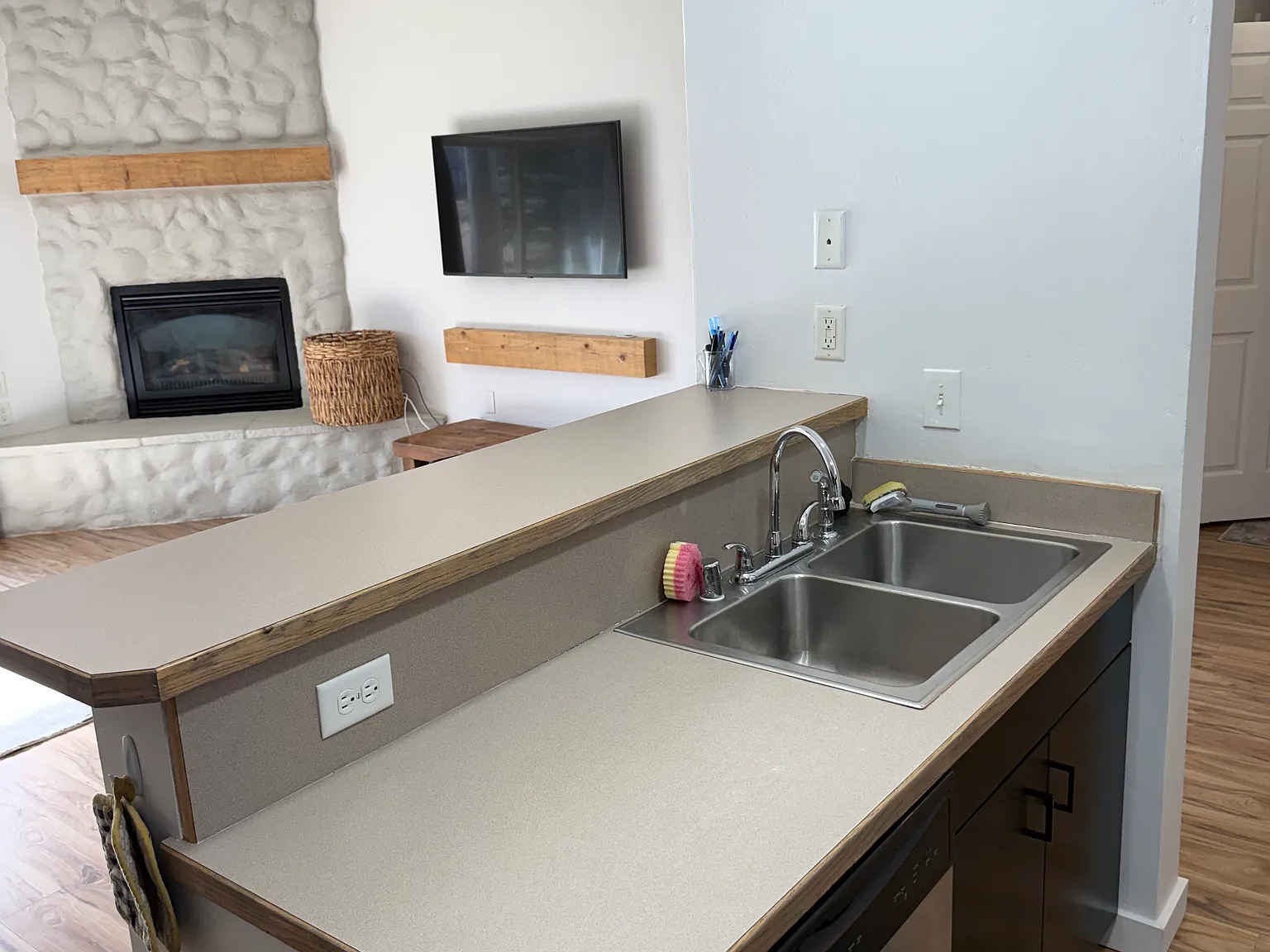 2 bed, 1092 sqft, $4,200 — Photo 4