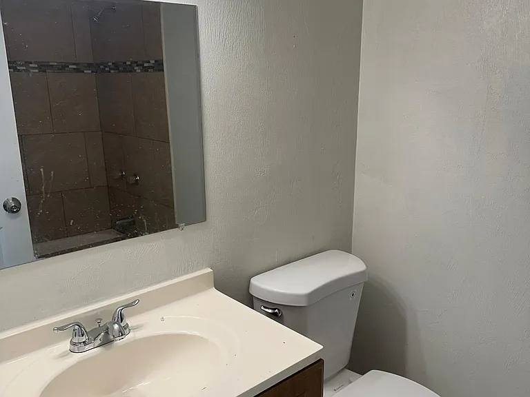 591 Cambridge Cir — Photo 3