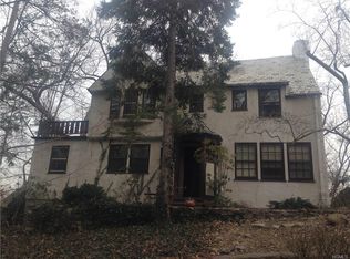 284 College Rd, Bronx, NY 10471