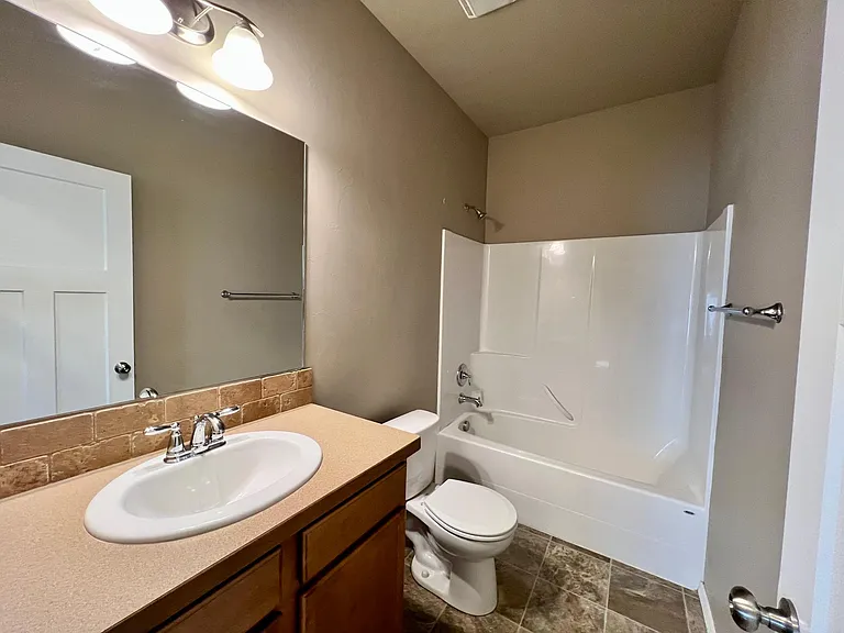 116 S Reliance Ave — Photo 14