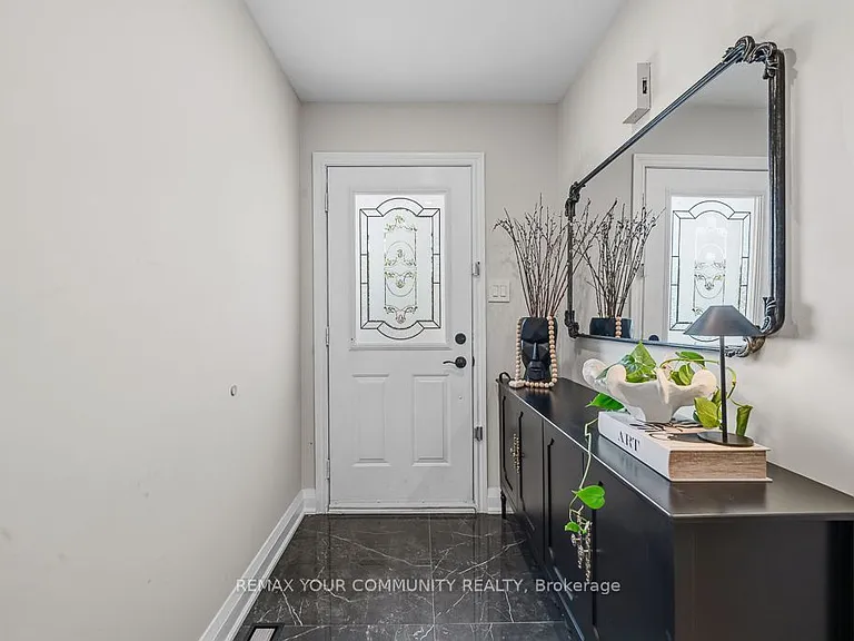 5 Amaryllis Ave — Photo 2