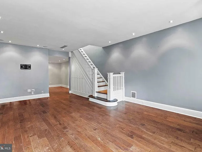 2443 E Cumberland St — Photo 3