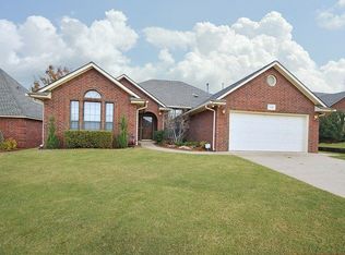 729 Chateau Ave, Yukon, OK 73099