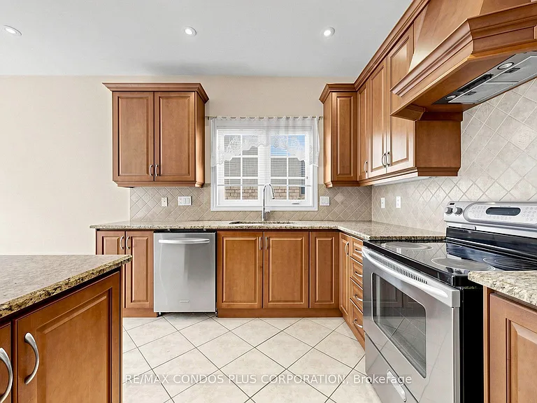 139 Queen Filomena Ave — Photo 18