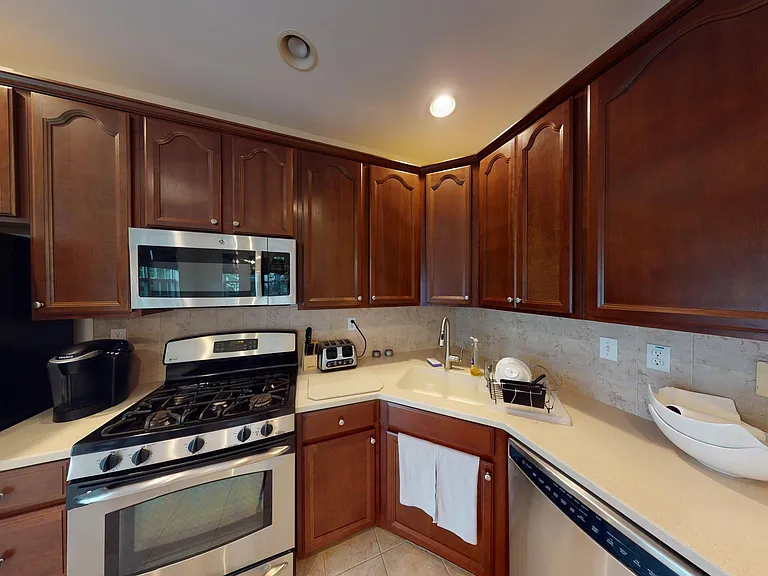 206 Concord Pl — Photo 16