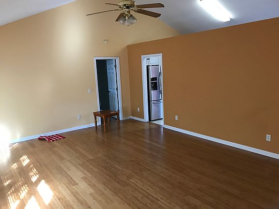 5th image of 9 Parliament Lake Ct