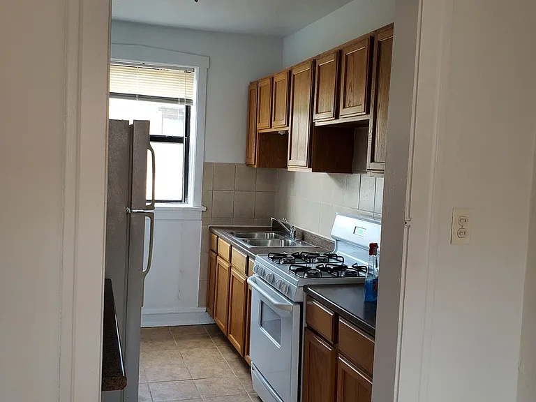 1 Br 775 Kitchen
