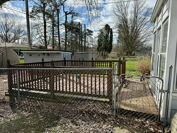3rd image of 410 Meadow Dr