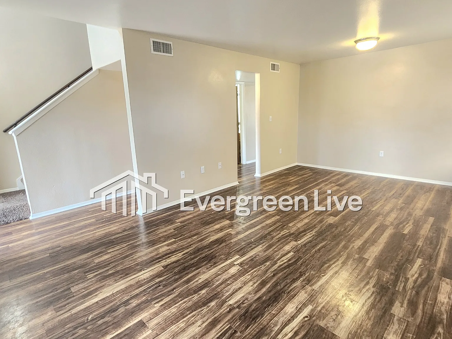 4 bed, 2.5 bath, 1390 sqft, $1,345 — Photo 3