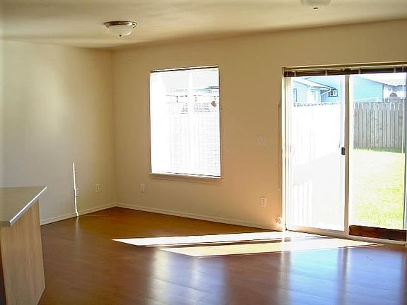 4th image of 1461 Amador St